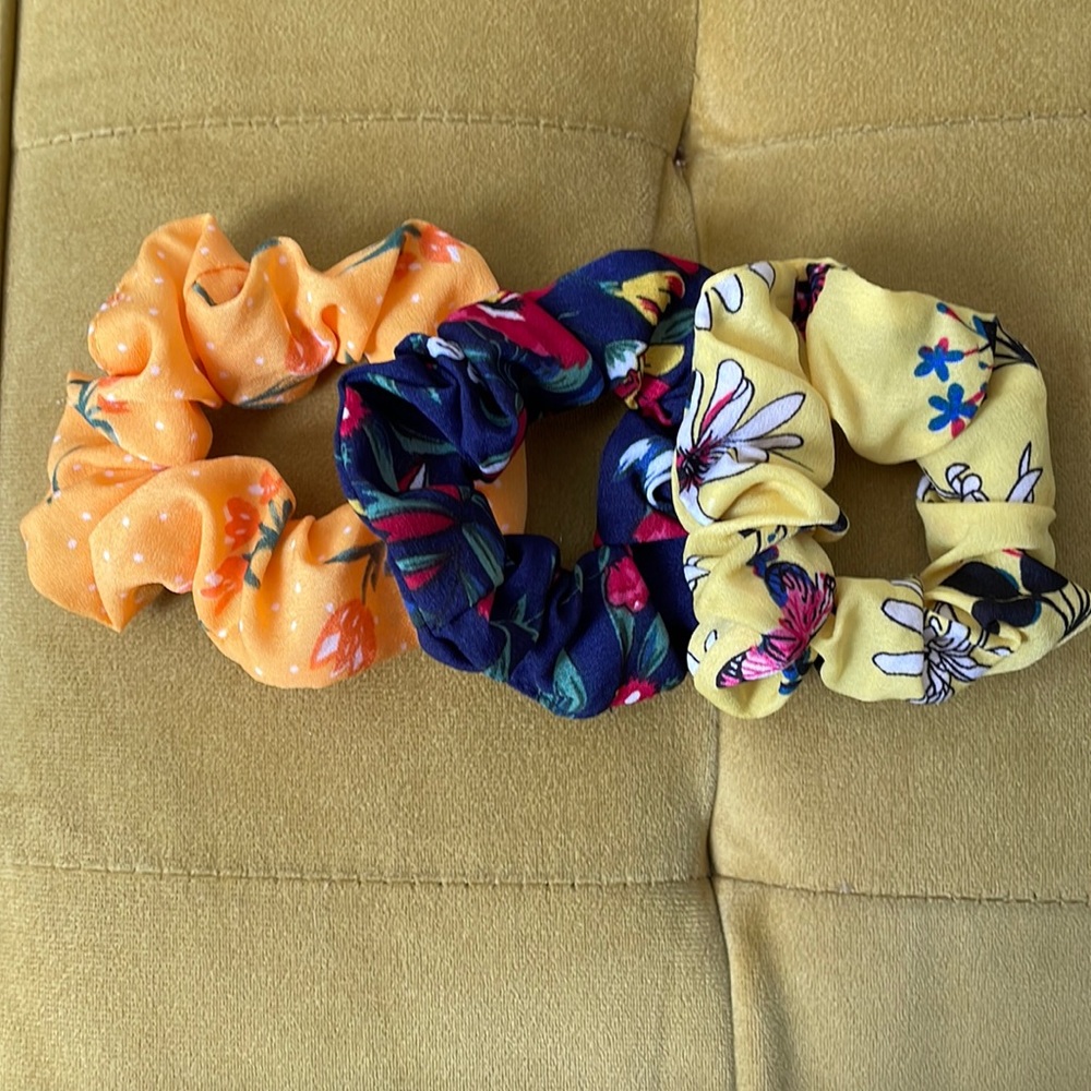 Floral Scrunchie Set🌼